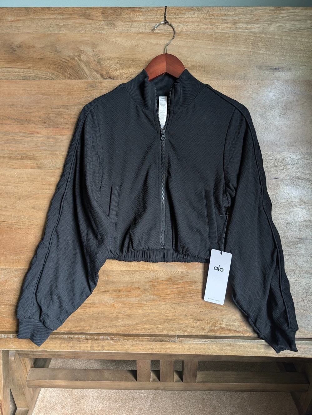 NWT Alo Yoga Cropped Jacket Womens XS Black Long Sleeve Doubles Only Full Zip